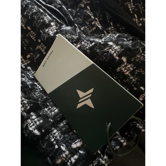 TUCKERNUCK Onyx Black Tweed Cece Skirt NWT Size Medium - Picture 7 of 7